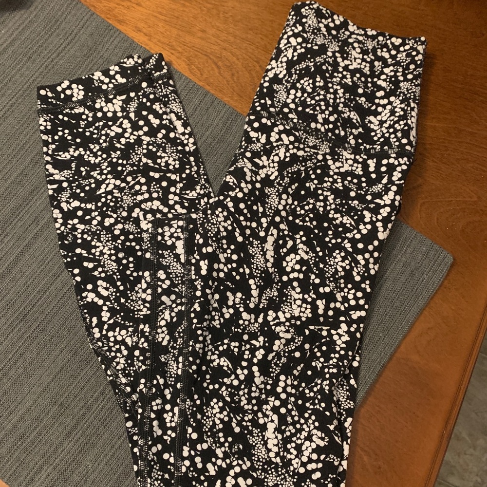 Lululemon SOLD OUT Aligns Size 4